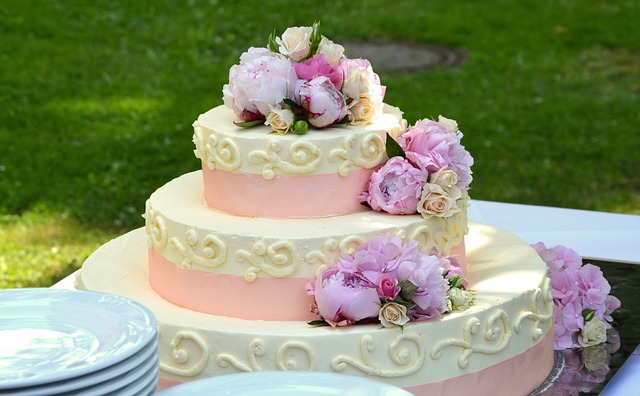 Svatební dort s ozdobami